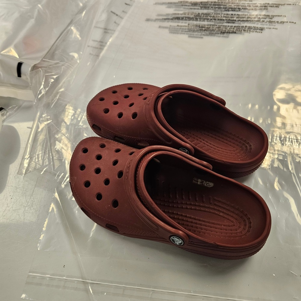Crocs Classic Clogs Burgundy Maroon Made in Italy Mens 7 Womens 9 Shoes - Picture 2 of 8